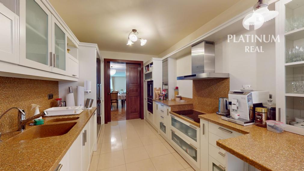 LUXUSNÁ RODINNÁ VILA NA KRAMÁROCH – 520 m² | INTERIÉROVÝ BAZÉN | WELLNESS | FITNESS | GARÁŽ | 673 m² POZEMOK ✳️ 3D prehliadka✳️