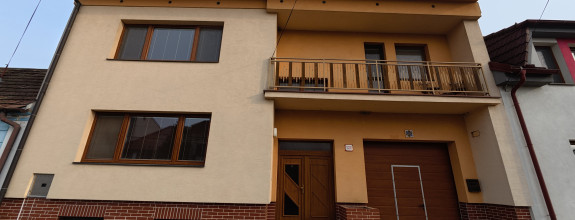 Dvojgeneračný rodinný dom s veľkým pozemkom - Vinosady