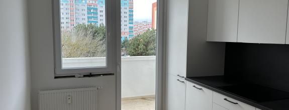Kompletne zrekonštruovaný byt, samostatné 4 izby, loggia z kuchyne, Petržalka