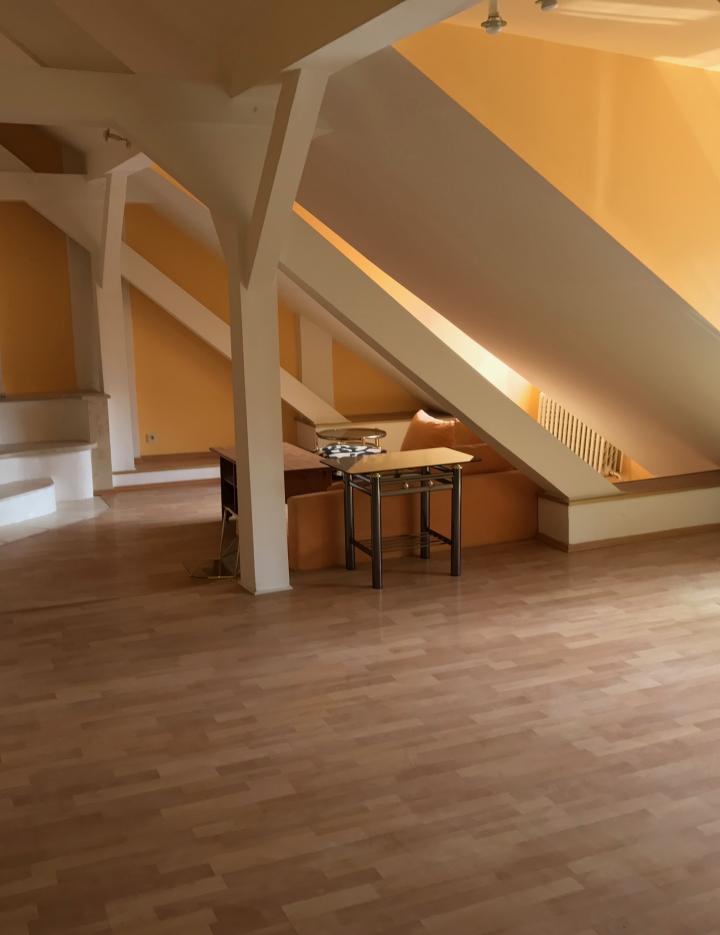 4-izbový podkrovný byt, S.Mesto Dobrovského ul.