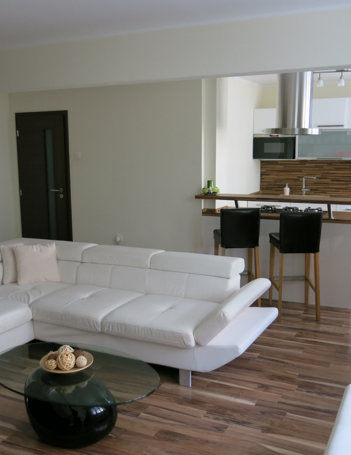 Predaj 2-izbového zrekonštruovaného bytu, 60m2, tehla, Sibírska