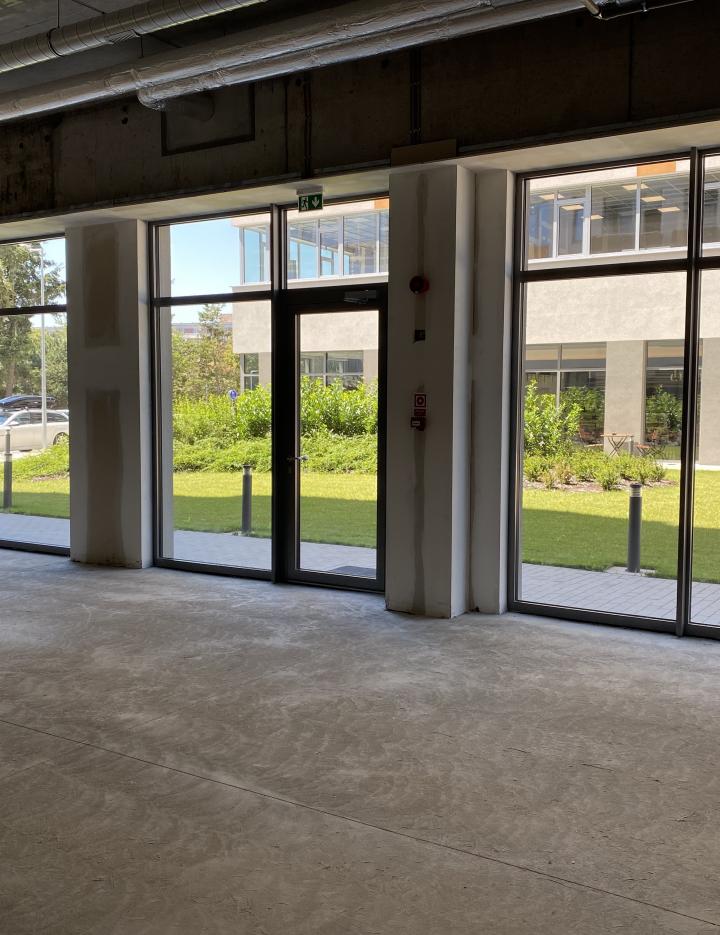 Obchodný priestor, novostavba, 150 m2, výklady, parking, Ružinov