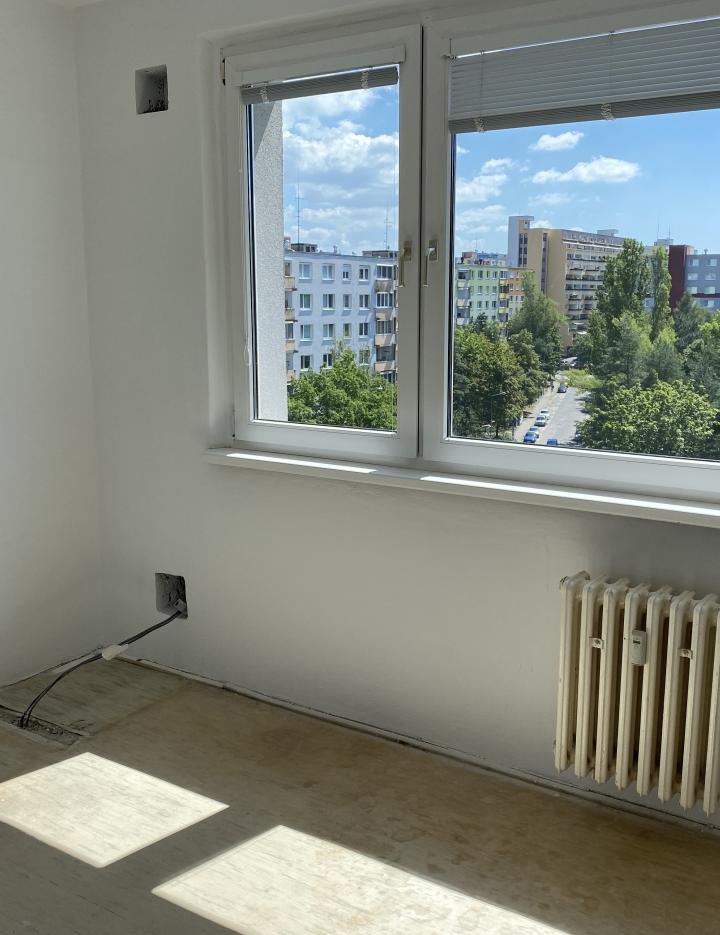 REZERVOVANÝ! 3 izbový byt predaj Dúbravka, Gallayova ul. 7/8 p., čiastočna rekonštrukcia