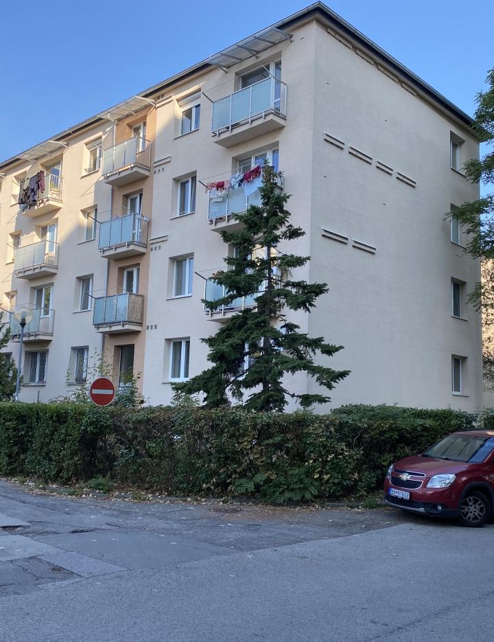REZERVOVANÝ! Predaj 3 izbový tehlový byt, balkón, samostatné izby, super poloha