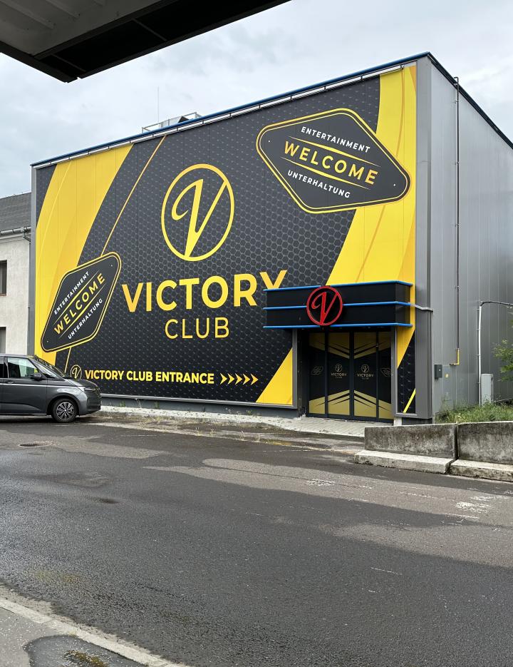 Budova obchodu, služieb, gastro priamo na hraničnom priechode BERG