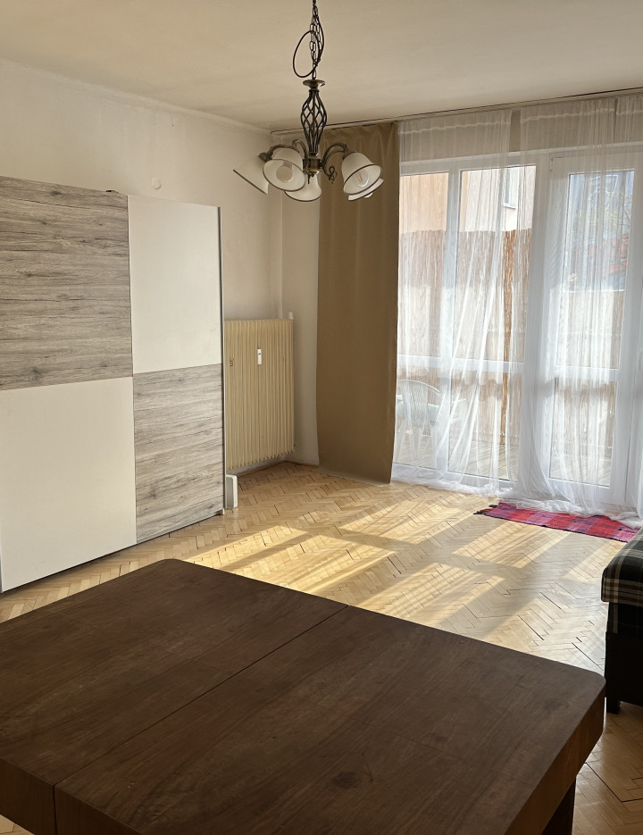 Priestranný 2 izbový byt pri NTC, samostatné izby,loggia