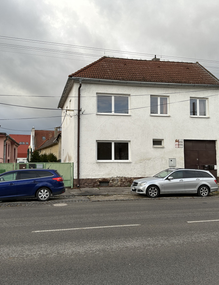 Predaj murovaného rodinného domu v centre - Vajnory