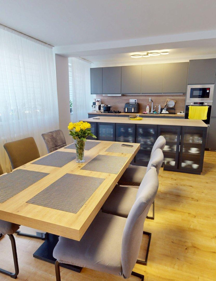 Predaj 4-izb bytu, Ružinov- Nivy, tehlová stavba, zrekonštruovaný, západná orientácia