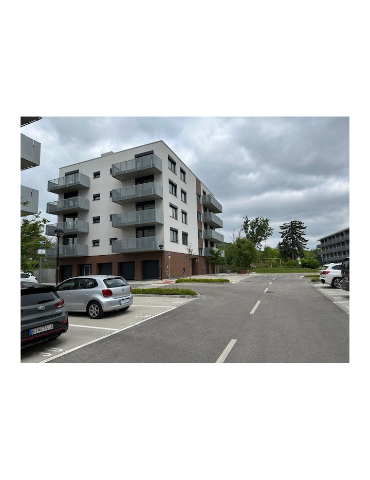 Prenájom garážového státia v novostavbe v projekte 