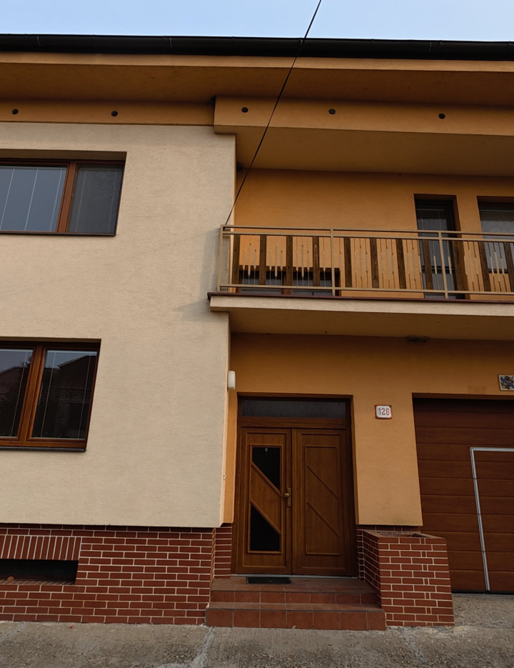 Dvojgeneračný rodinný dom s veľkým pozemkom - Vinosady