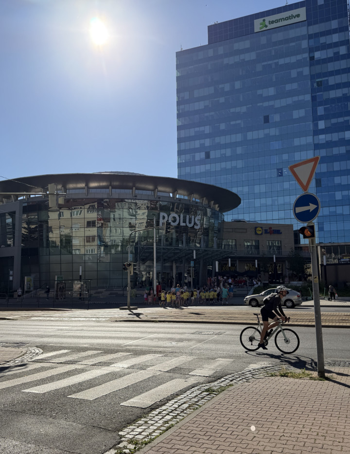 Kancelária alebo obchodný priestor pre služby - hneď oproti POLUS city center
