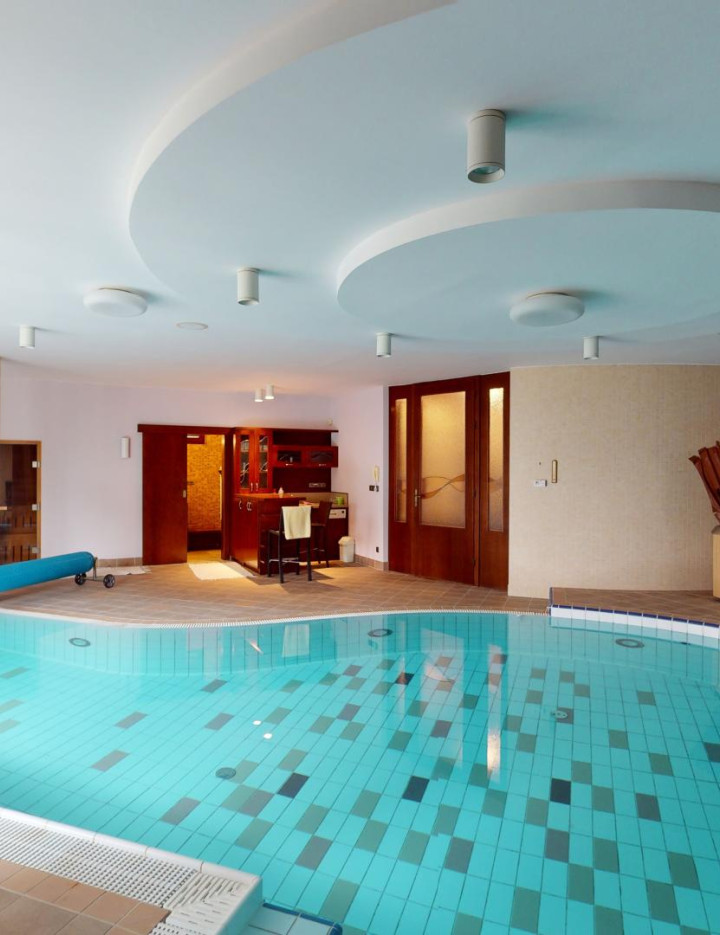 LUXUSNÁ RODINNÁ VILA NA KRAMÁROCH – 520 m² | INTERIÉROVÝ BAZÉN | WELLNESS | FITNESS | GARÁŽ | 673 m² POZEMOK ✳️ 3D prehliadka✳️