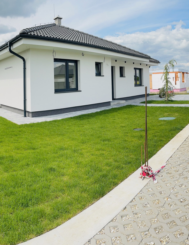 4-izbový rodinný dom - bungalov v Miloslavove